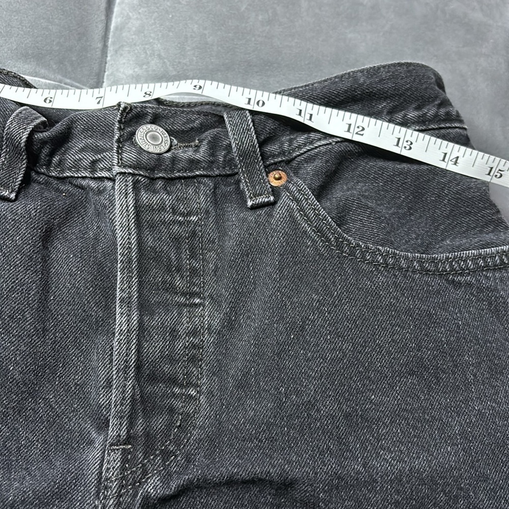 Levi's Women's Black Denim Shorts size 26 - Picture 7 of 9